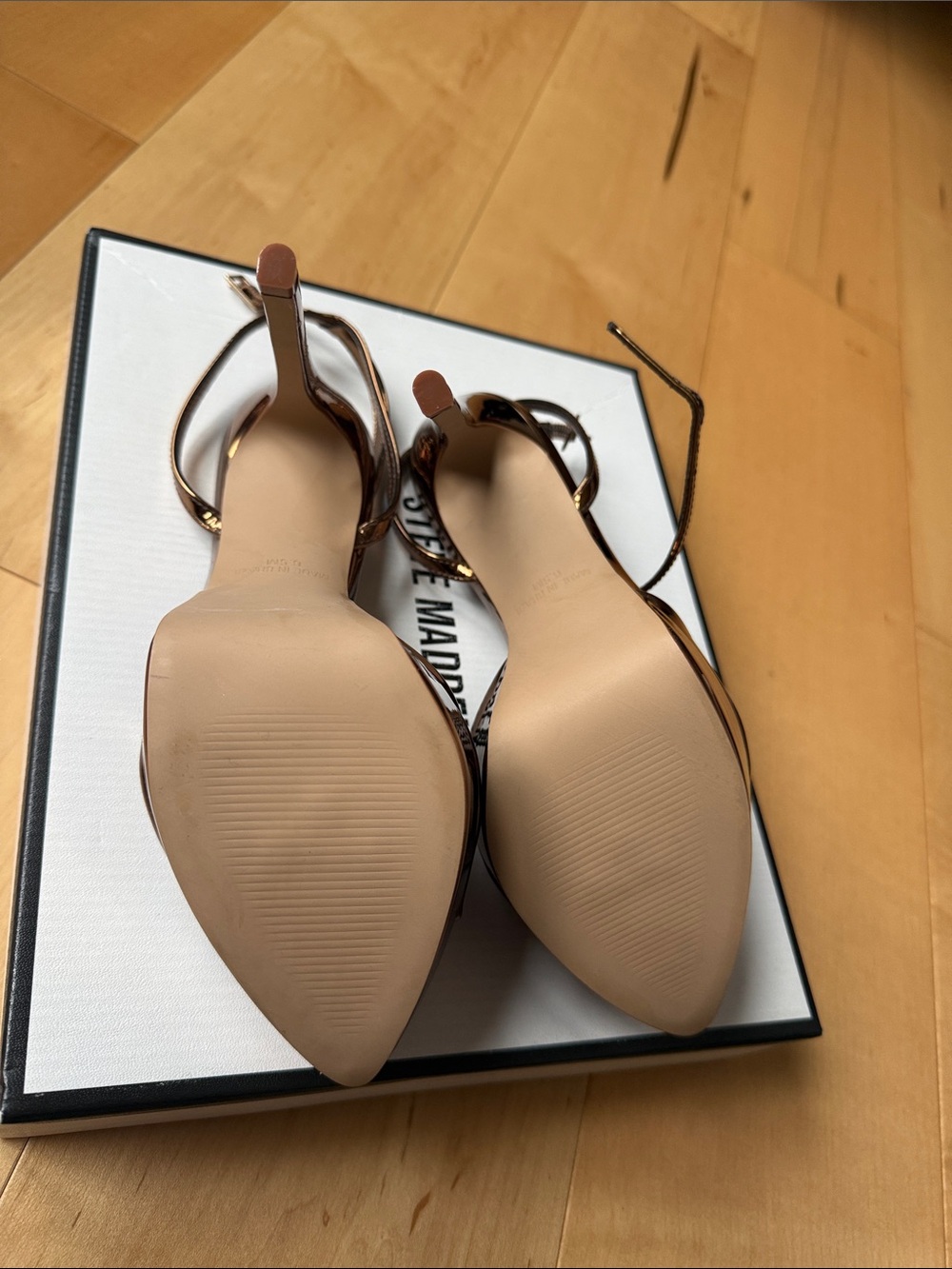 Beautiful Rose Gold Metallic stiletto - Picture 4 of 4
